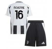 Juventus Weston McKennie #16 Koszulka Podstawowa dzieci 2024-25 Krótki Rękaw (+ krótkie spodenki)
